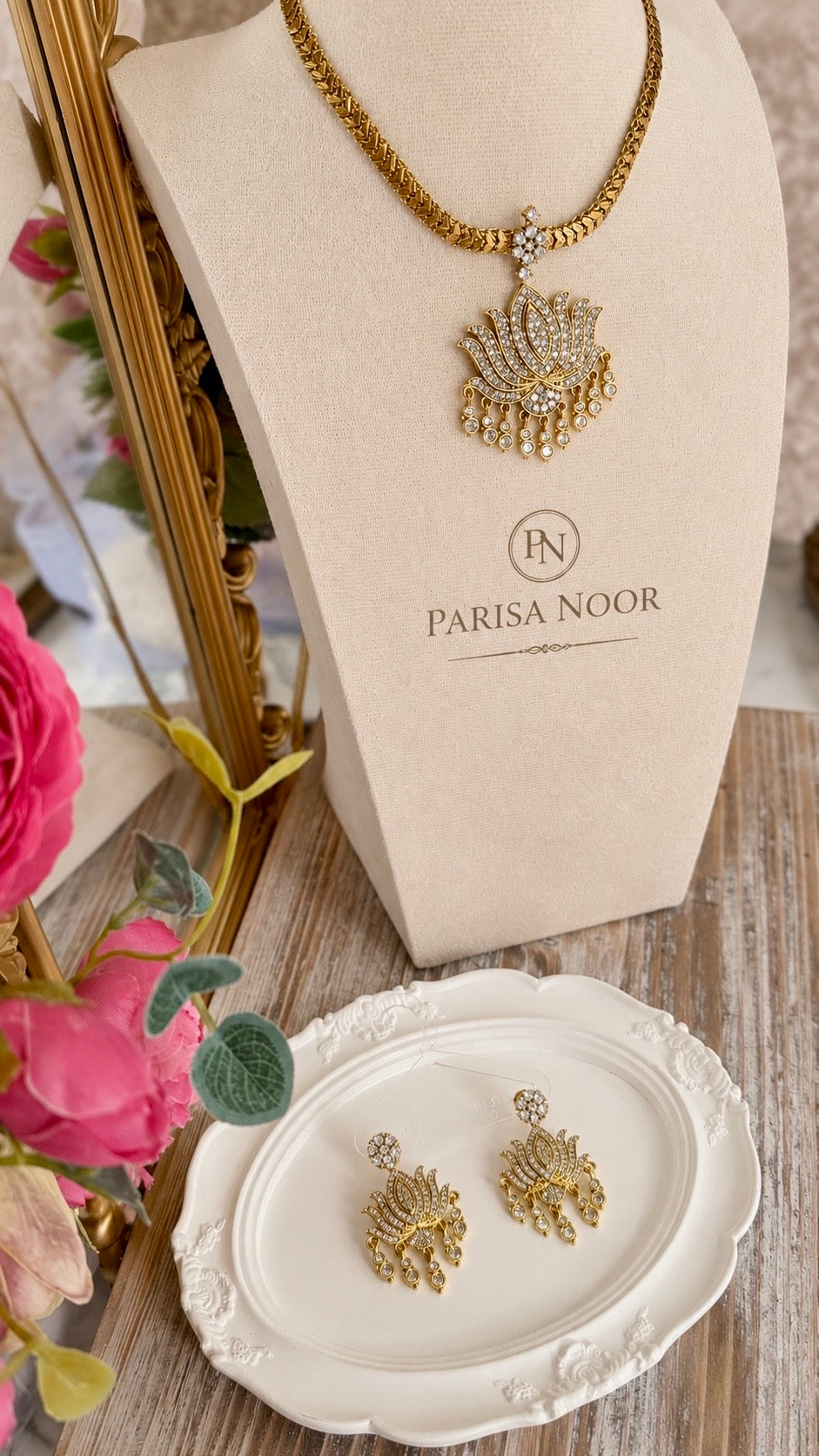 Nilofer Lotus Moissanite Necklace Set