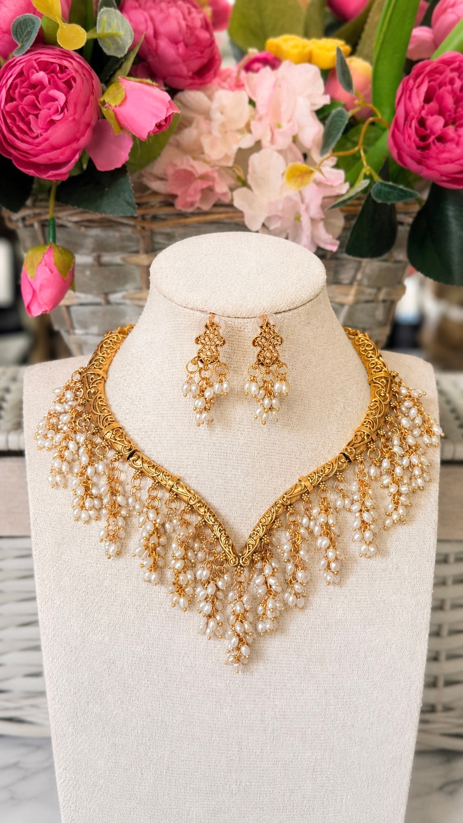 Noor E Moti Gold and Pearl Necklace Set