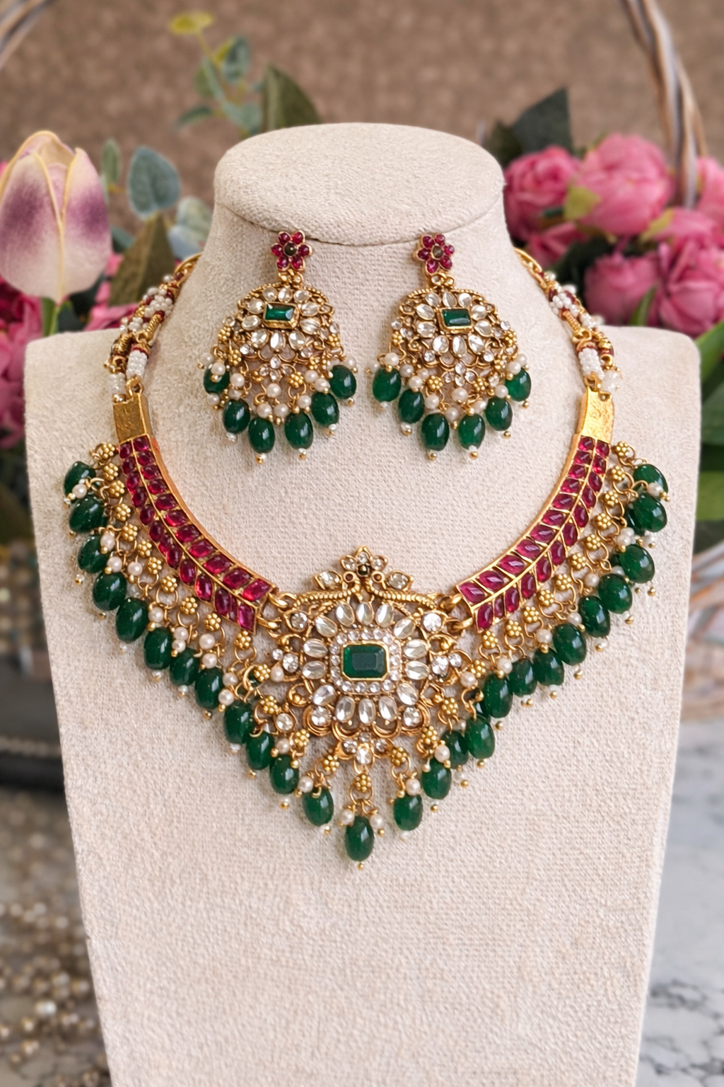 Ishani Kundan Necklace Set
