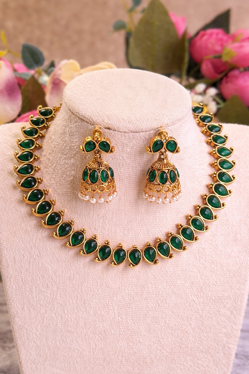 Archana Simple Kundan Necklace Set