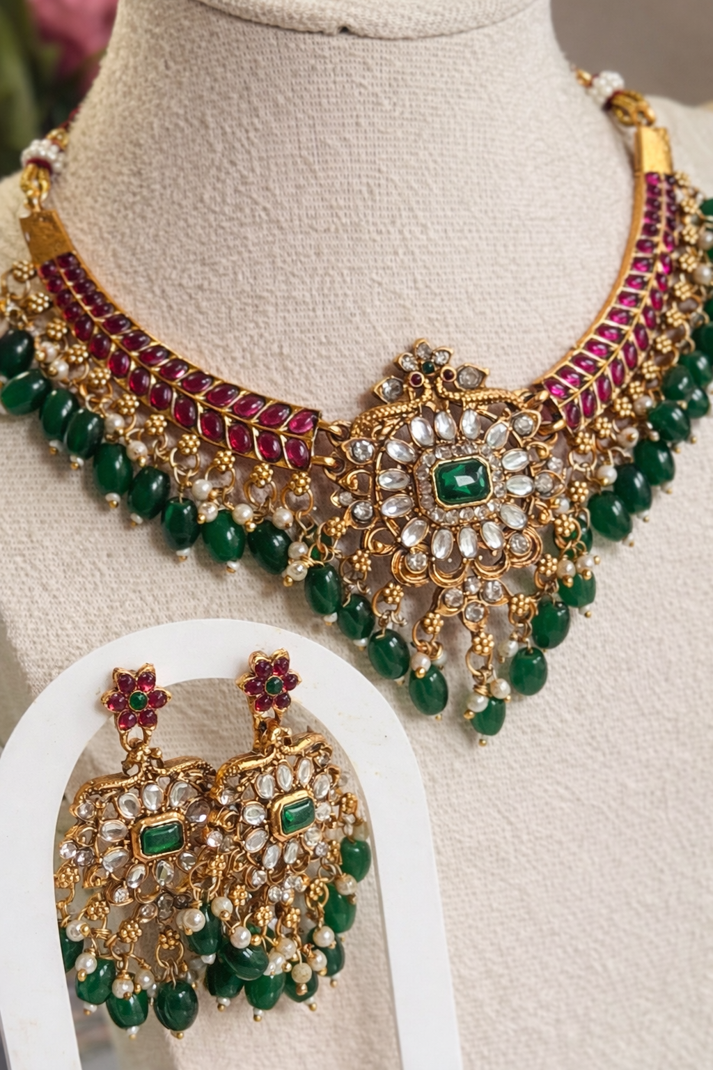 Ishani Kundan Necklace Set