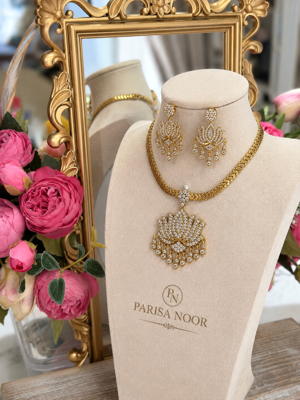 Nilofer Lotus Moissanite Necklace Set
