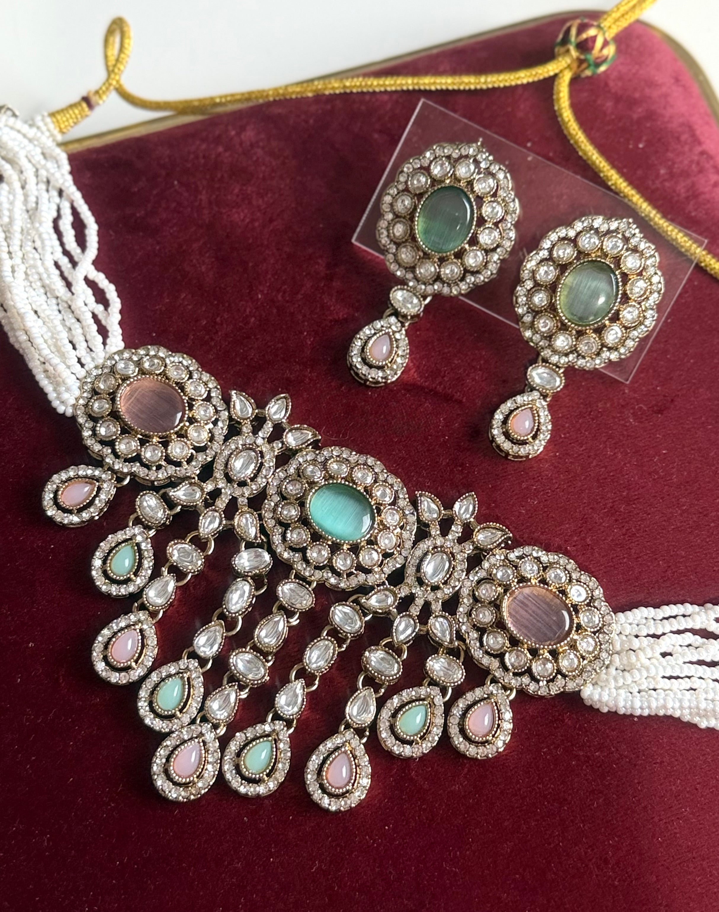 Ayaat Choker in Pastel