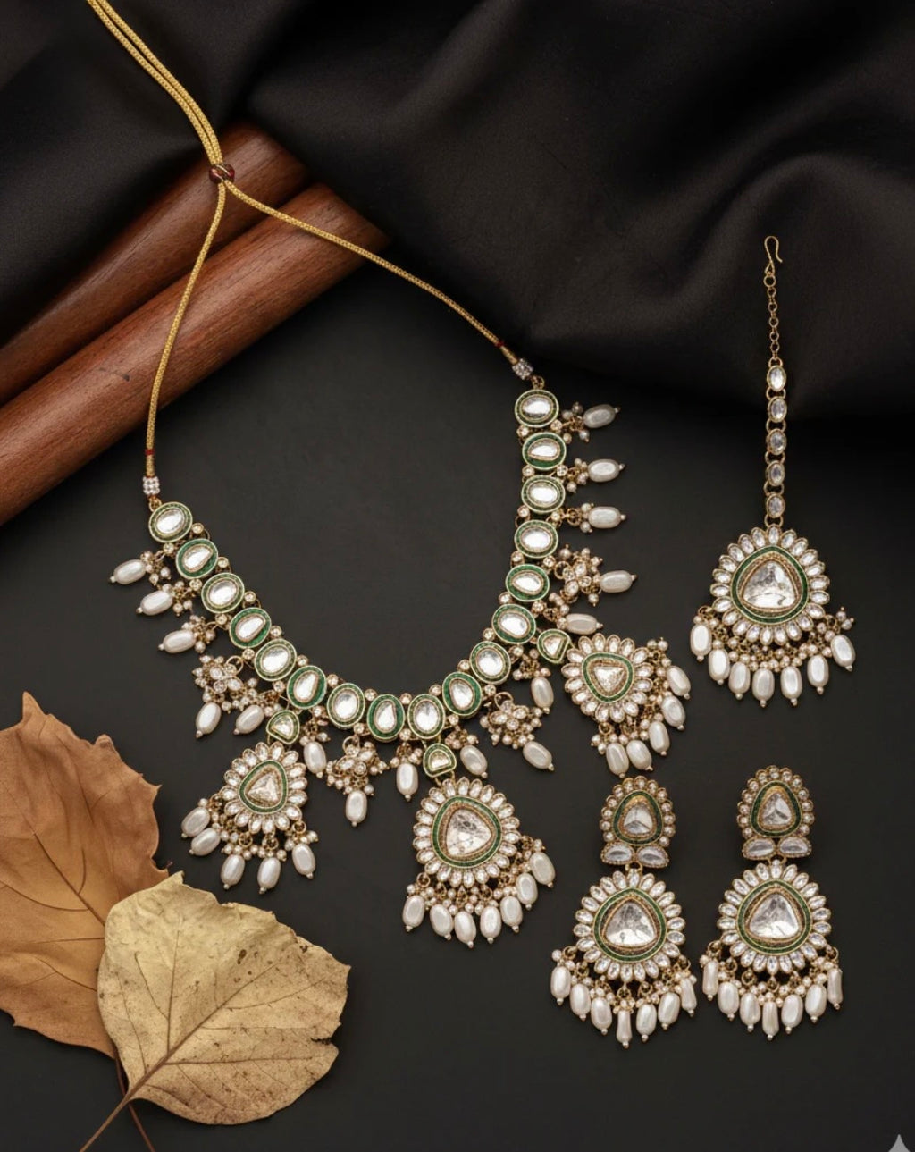 Inara Designer Kundan Necklace Set with Earring and Mangteeka